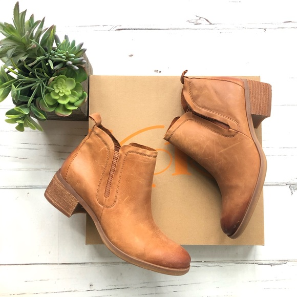 korks tea ankle bootie tan